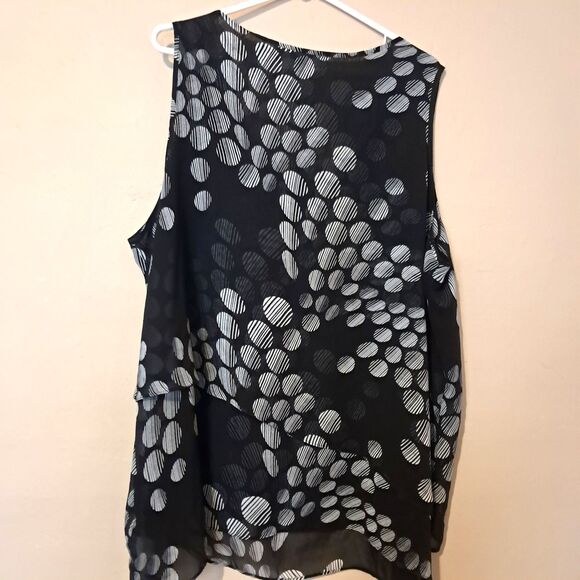 Susan Graver 24W Women's Sleeveless Blouse Black Circle Geometric Pattern - Picture 2 of 10